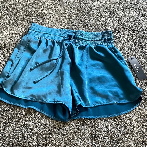 Blue satin shorts - Picture 3 of 4